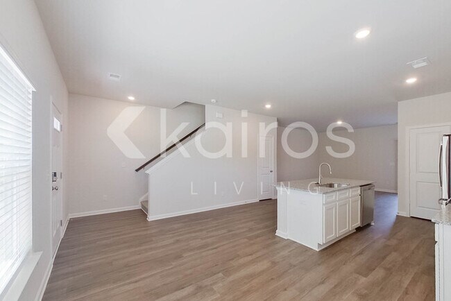 Building Photo - 2477 Banyon Cir