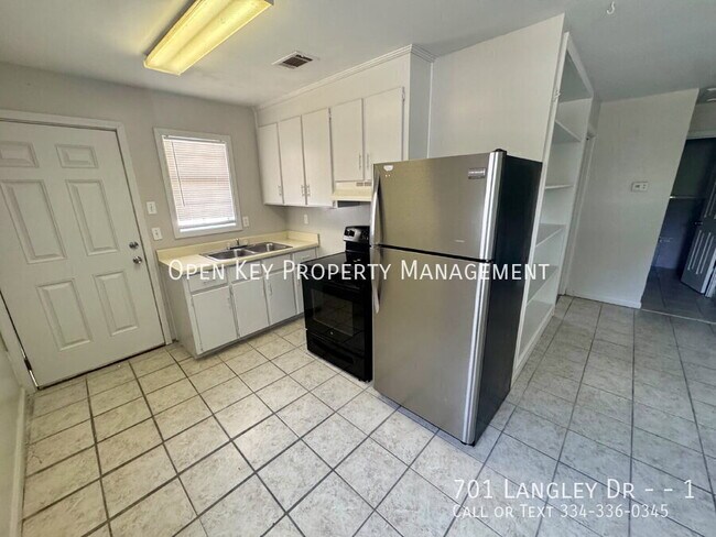 Foto del edificio - 701 Langley Dr