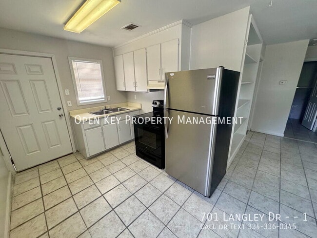 Building Photo - 701 Langley Dr