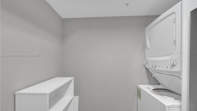 Foto del edificio - 5077 NW 7th St
