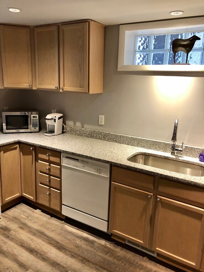 Kitchen - 514 Literary Rd