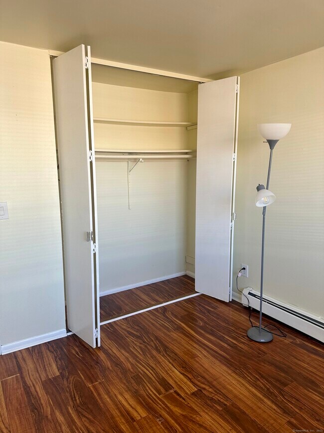 Foto del edificio - 4 Van Zant St