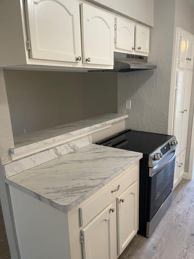 Foto del edificio - 4914 Fairgreen Ln