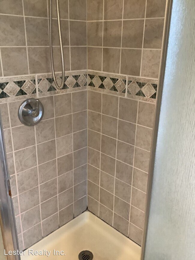 Foto del edificio - 3 br, 2 bath House - 4431 Bristol Ave