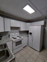 Building Photo - 918 Stinson St