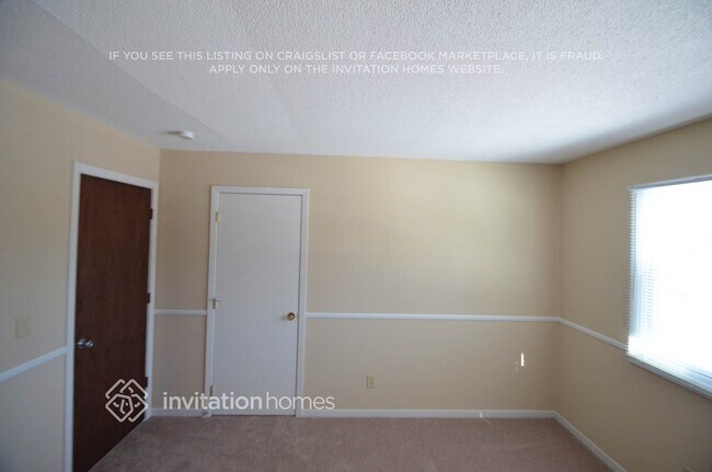 Foto del edificio - 13010 Deerwood Ln N
