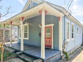 Building Photo - 919 E La Rua St