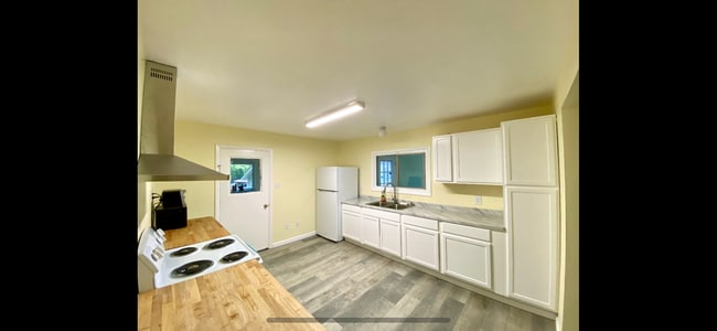 Foto del edificio - 620 Meadow Ln