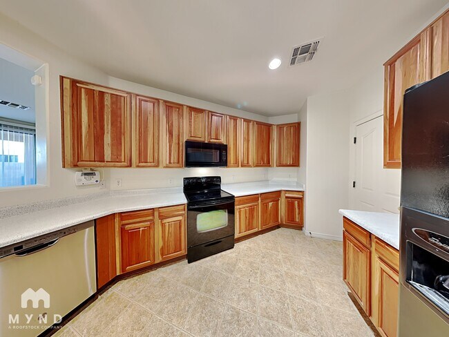 Foto del edificio - 7056 S GREENEYES Ln