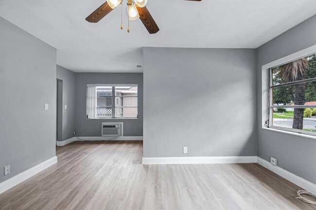 Building Photo - 4751 NE 21st Ter