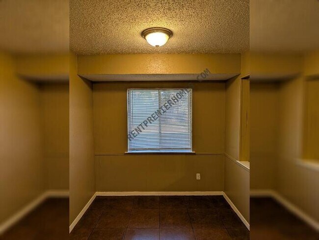 Foto del edificio - 1563 Pamela Ln