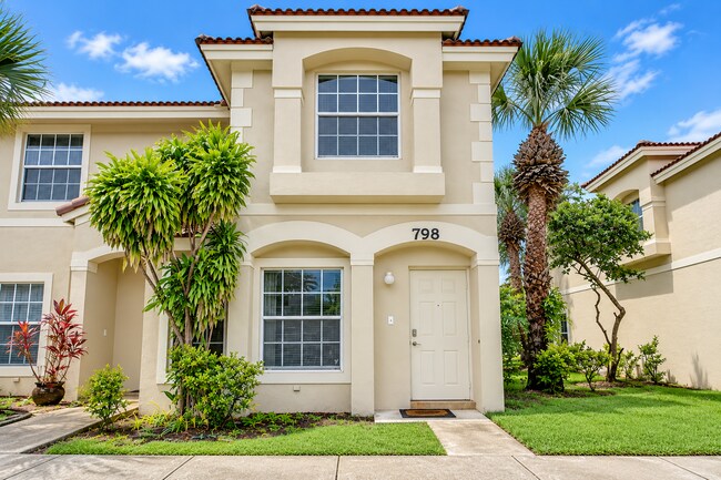 Foto del edificio - 798 Summit Lake Dr