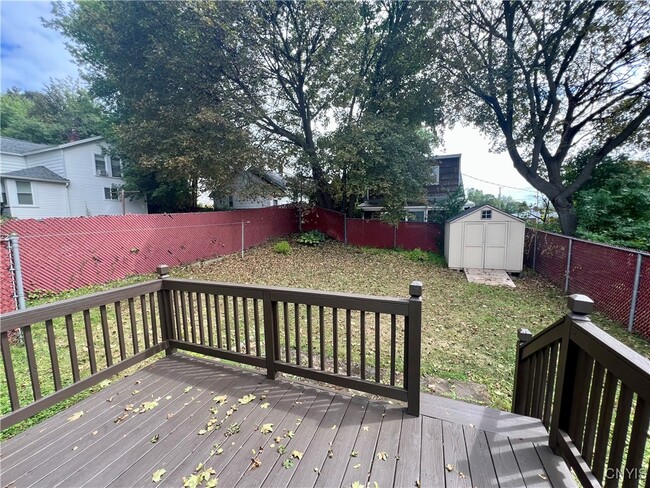 Building Photo - 427 Mosley Dr