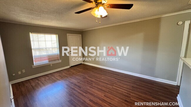 Building Photo - 3228 S Mendenhall Rd