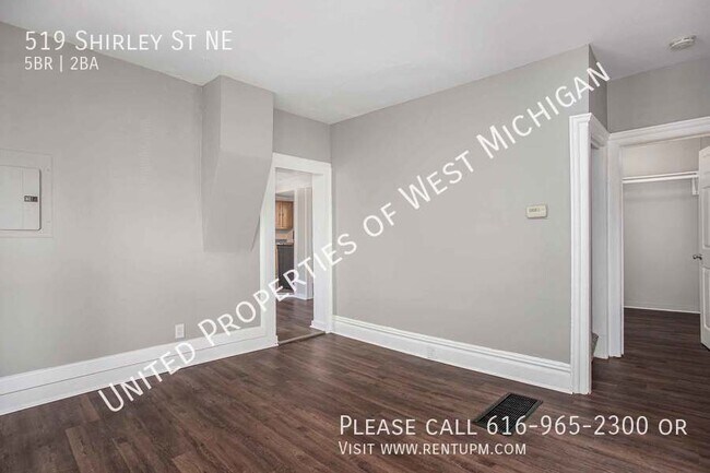 Building Photo - Available Now | 5 Bed 2 Bath Single Family...