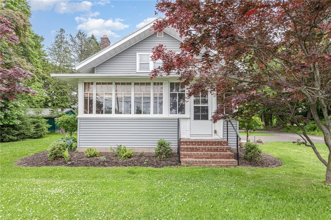 Foto principal - 681 Whitney Rd
