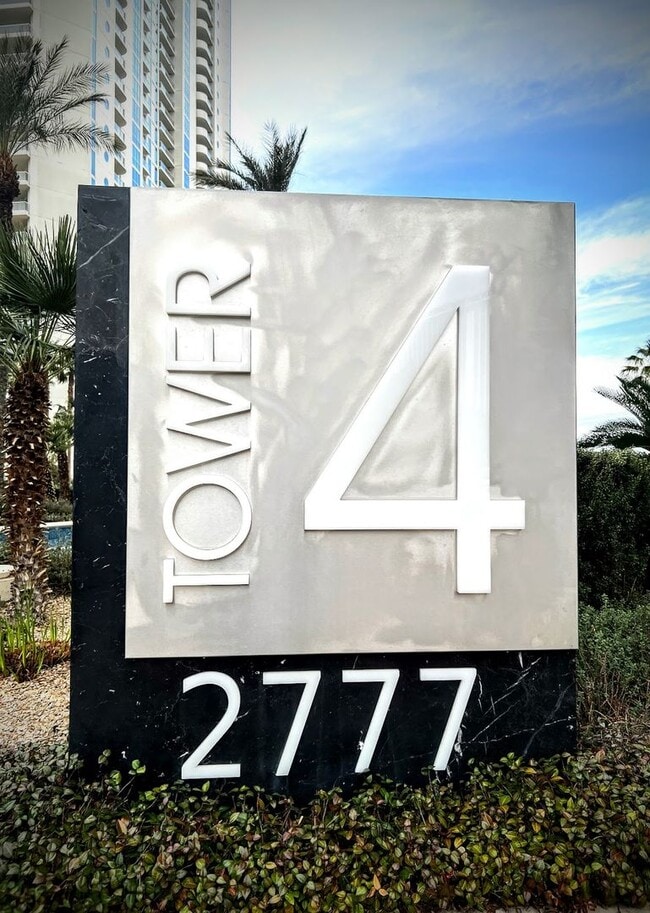 Building Photo - Turnberry Place - 2 Bedroom 2 Bath Condo