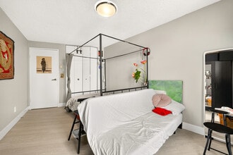 Building Photo - Tour Sherbrooke