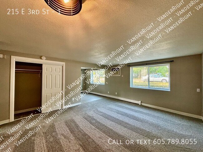 Building Photo - Renovated 2 Bedroom In Canton!