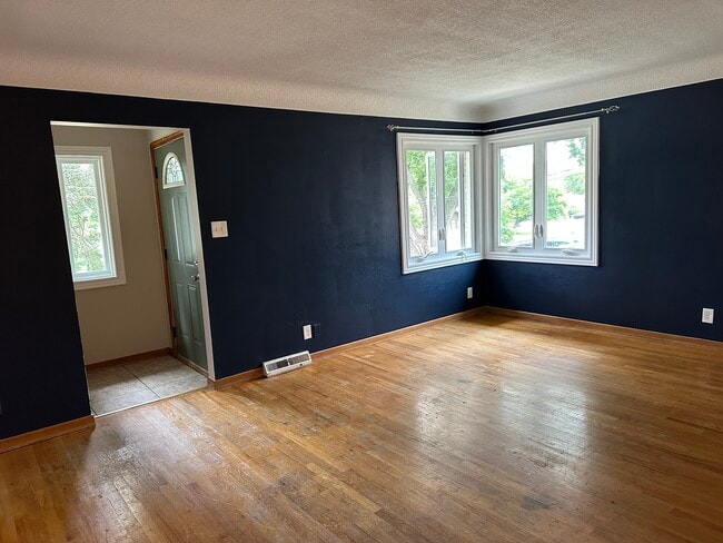 Building Photo - 6036 Urbandale Ave