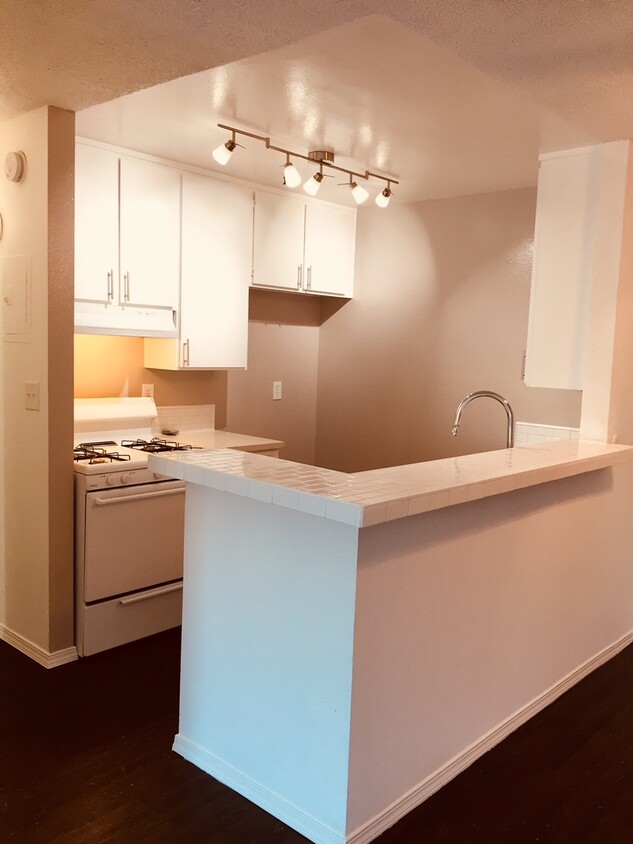 Foto principal - Beautiful 1 Bed/1 Bath Condo Apartment wit...