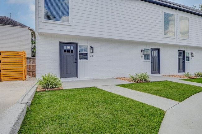 Building Photo - 1701 Johanna Dr