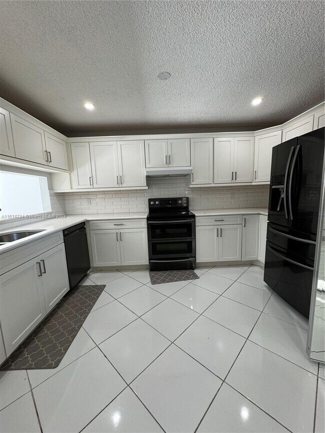 Foto del edificio - 8027 NW 71st Ct