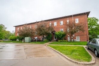 Building Photo - 401 Grandview Ct