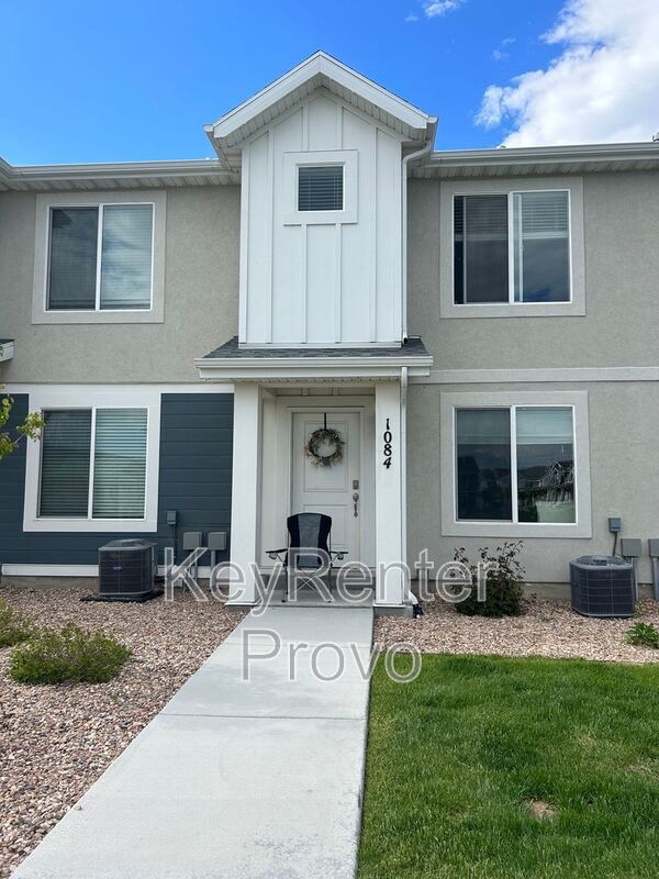 Primary Photo - 1084 E Seaside St