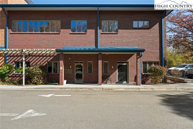 Building Photo - 610 State Farm Rd