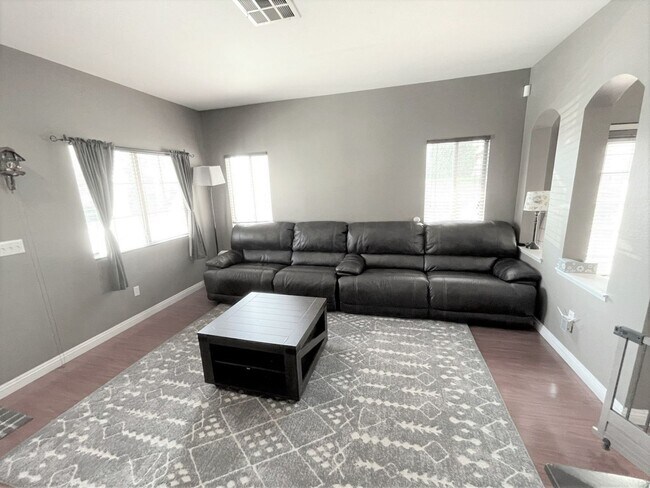 Foto del edificio - Desirable Old School Housing Community 3 bed x 2.5 Bath 2411 Sqft - Gated Community!!!