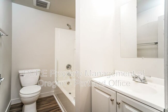 Foto del edificio - 18411 E Burnside St