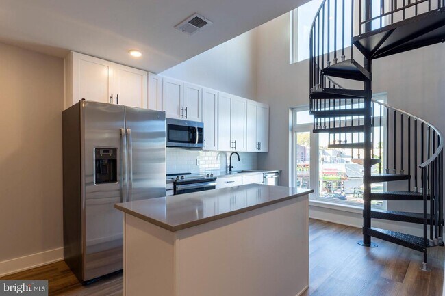 Foto del edificio - 3965 Lancaster Ave
