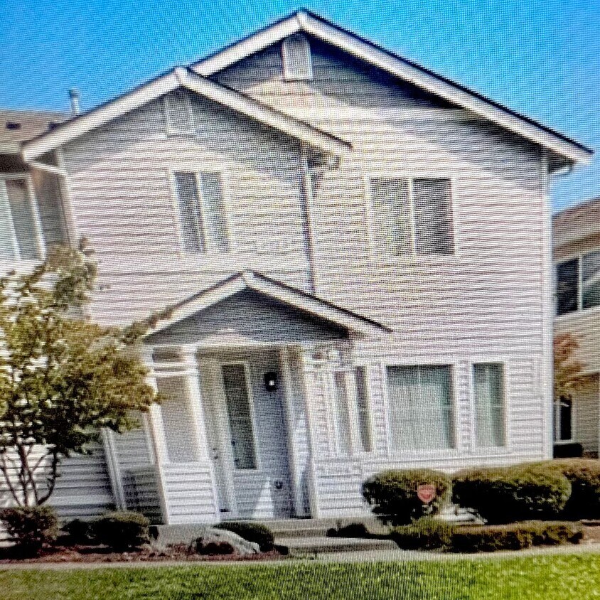 Foto principal - Spacious Condo Available Now!