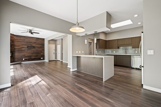Foto del edificio - Beautifully Remolded 3 Bedroom + 2 Full Bath Home!