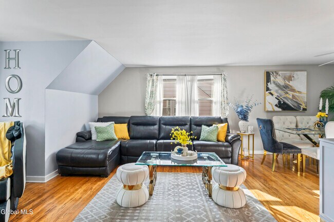 Foto del edificio - 321 Hackett Blvd