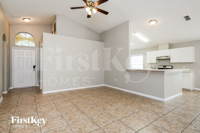 Building Photo - 524 Royal Ridge Dr