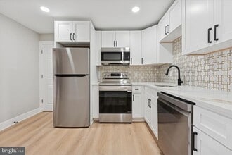 Building Photo - 417 W Elm St