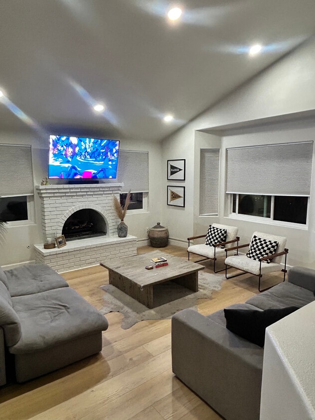 Sala de estar - 1728 Santa Ana Ave