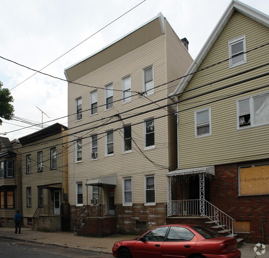 47 Hawkins St, Newark, NJ 07105 Apartments in Newark, NJ