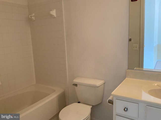 Building Photo - 15618 Everglade Ln