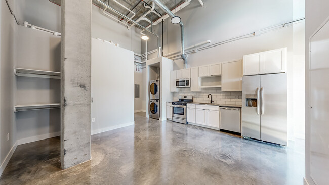 Industrial Flat Studio - Residence at Discovery Square