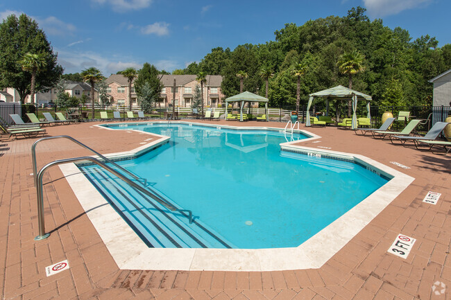 Piscina - Avenue 33 Apartments