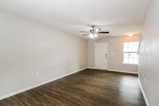 Foto del edificio - 1918 Eastway Dr