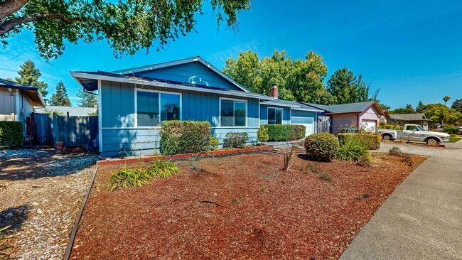 Building Photo - 4 Bedroom 2 Full Bathroom Single Family Ho...