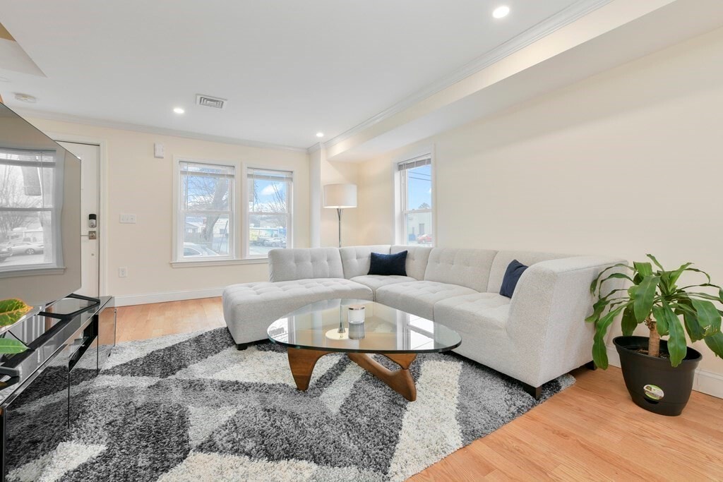 52 High St Unit 1, Woburn, MA 01801 Condo for Rent in Woburn, MA