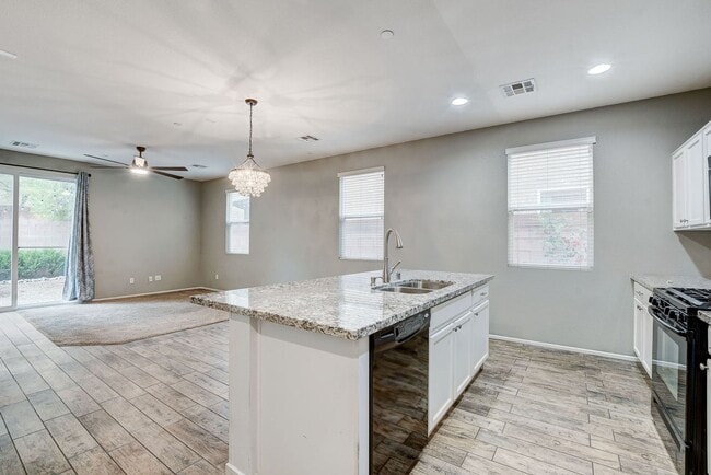 Building Photo - Beautiful 3 Bedroom in Gated Community!