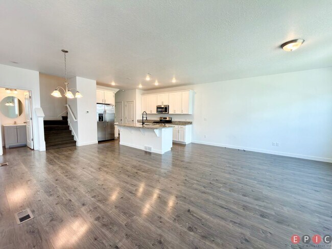 Building Photo - Beautiful Home in Lehi