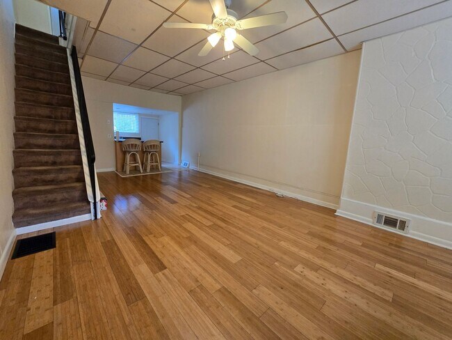 Foto del edificio - LOVELY 2 BEDROOM BREWERY TOWN HOUSE AVAILABLE NOW