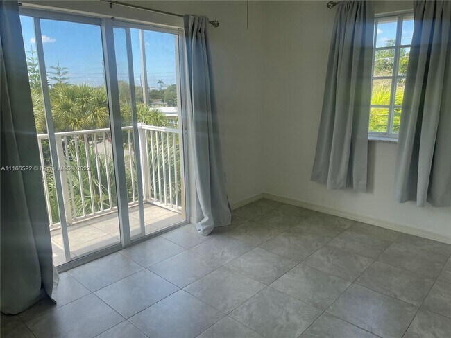 Building Photo - 2078 NE 167th St  3-101 North Miami Beach ...